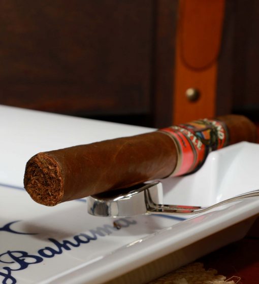 Indoor/Outdoor Ashtray Signature & Marlin - Image 2